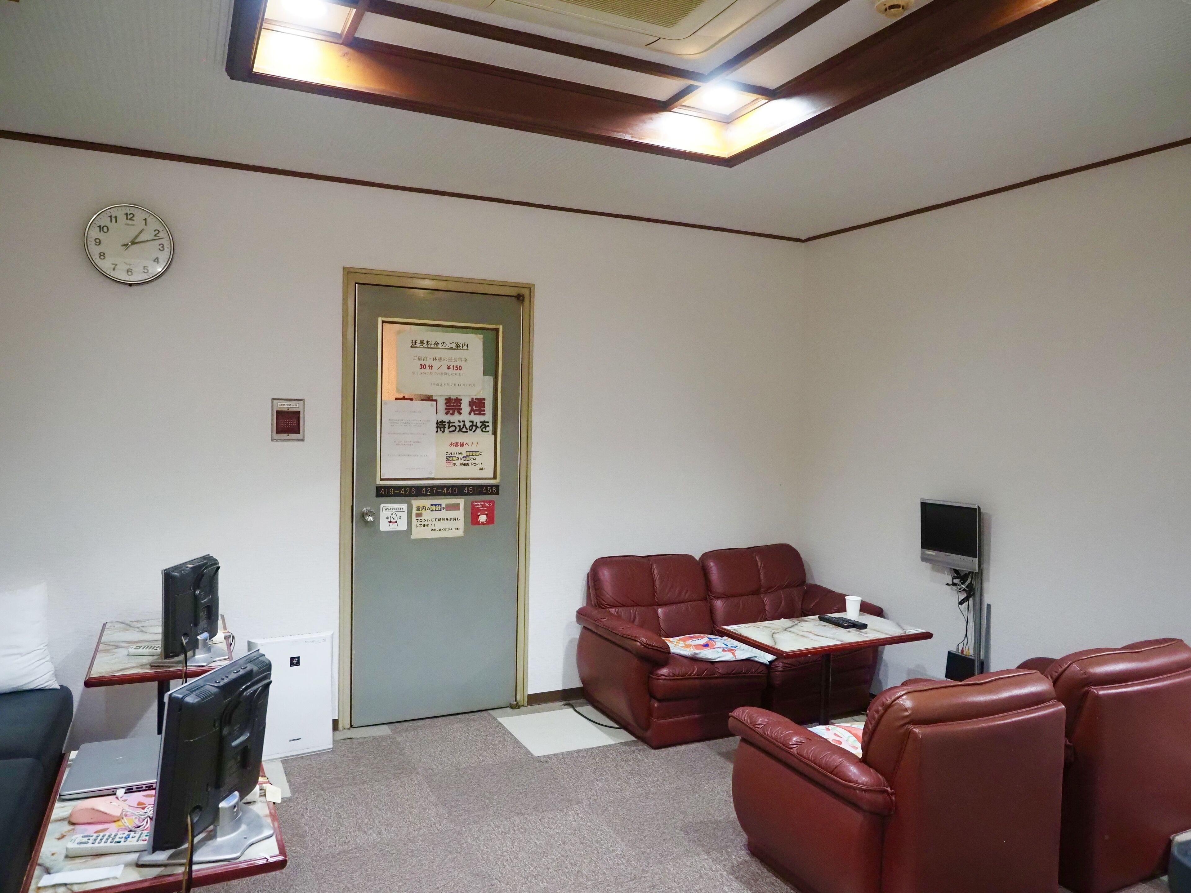 Capsule Hotel Block Room - Tokyo — Photos 1